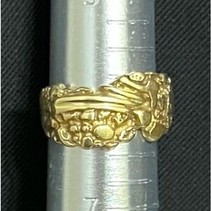 14 K gold nugget ring has great design
